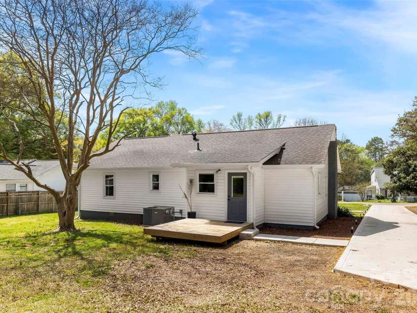 203 Blanche Avenue, Belmont, NC 28012.  MLS# CAR4362521, YatesRealty ID 12271. 