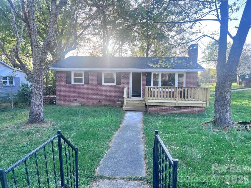 400 Chatham Avenue, Gaffney, SC 29340.  MLS# CAR4365144, YatesRealty ID 12274. 
