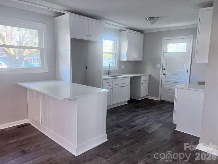 400 Chatham Avenue, Gaffney, SC 29340.  MLS# CAR4365144, YatesRealty ID 12274. 