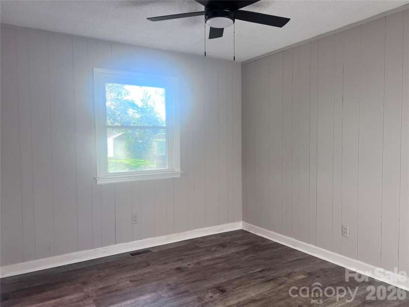 400 Chatham Avenue, Gaffney, SC 29340.  MLS# CAR4365144, YatesRealty ID 12274. 
