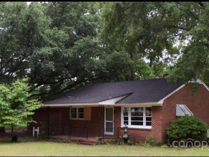 703 Blackmon Street, Bethune, SC 29009.  MLS# CAR4201231, YatesRealty ID 12276. 