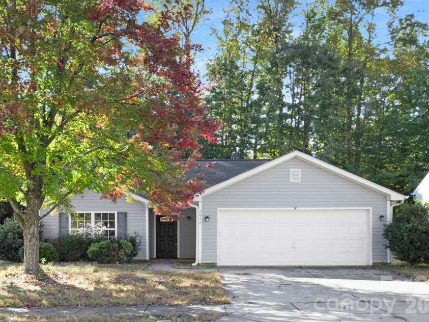 2012 Pheasant Glen Road, Charlotte, NC 28214.  MLS# CAR4365870, YatesRealty ID 12277. 
