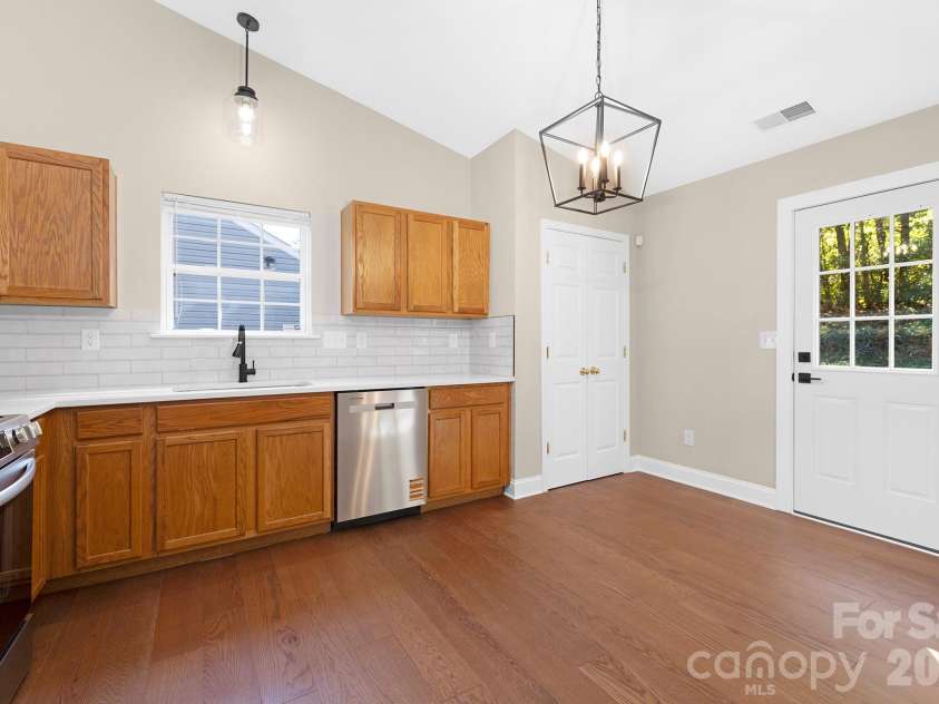 2012 Pheasant Glen Road, Charlotte, NC 28214.  MLS# CAR4365870, YatesRealty ID 12277. 