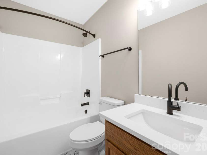 2012 Pheasant Glen Road, Charlotte, NC 28214.  MLS# CAR4365870, YatesRealty ID 12277. 