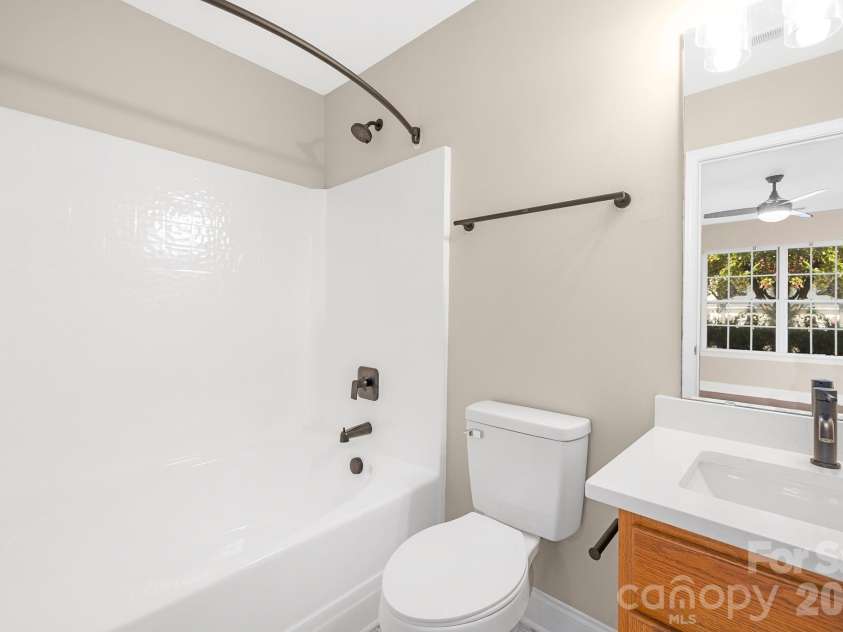 2012 Pheasant Glen Road, Charlotte, NC 28214.  MLS# CAR4365870, YatesRealty ID 12277. 
