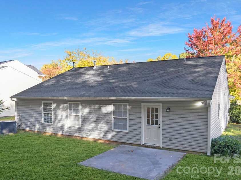 2012 Pheasant Glen Road, Charlotte, NC 28214.  MLS# CAR4365870, YatesRealty ID 12277. 