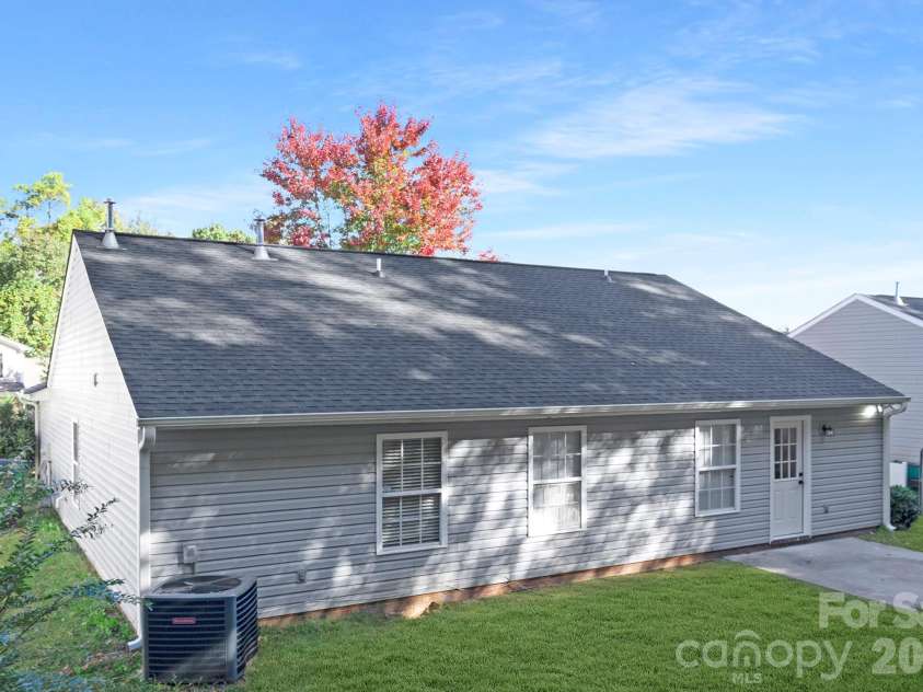 2012 Pheasant Glen Road, Charlotte, NC 28214.  MLS# CAR4365870, YatesRealty ID 12277. 