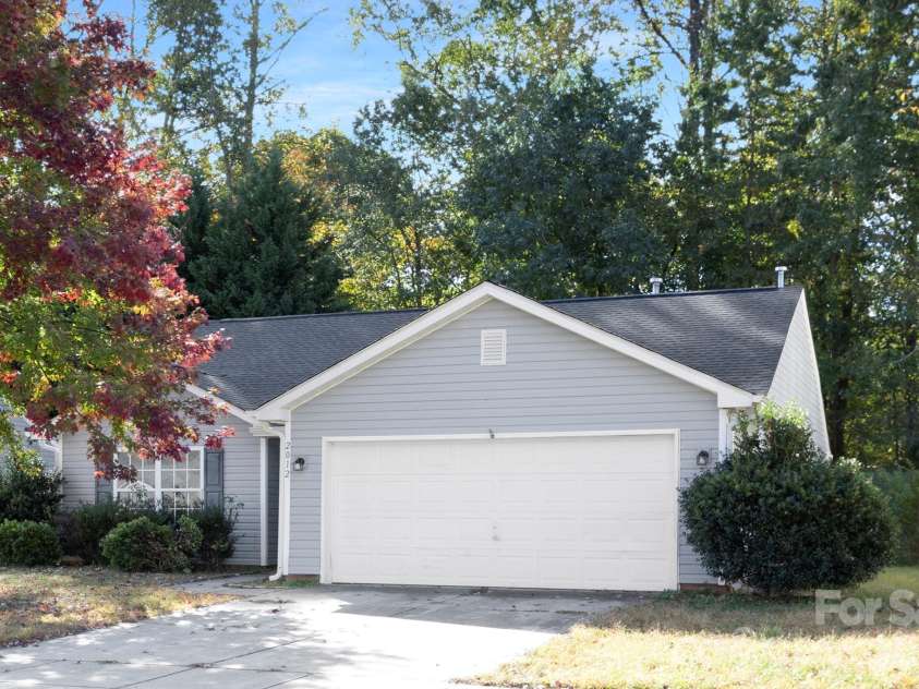 2012 Pheasant Glen Road, Charlotte, NC 28214.  MLS# CAR4365870, YatesRealty ID 12277. 