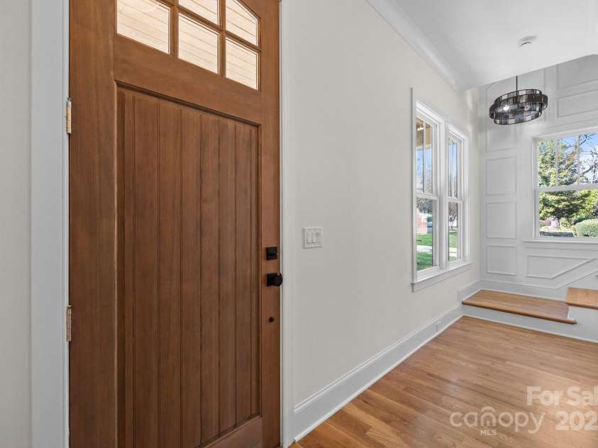 1824 Haines Street, Charlotte, NC 28216.  MLS# CAR4222128, YatesRealty ID 12278. Entryway
