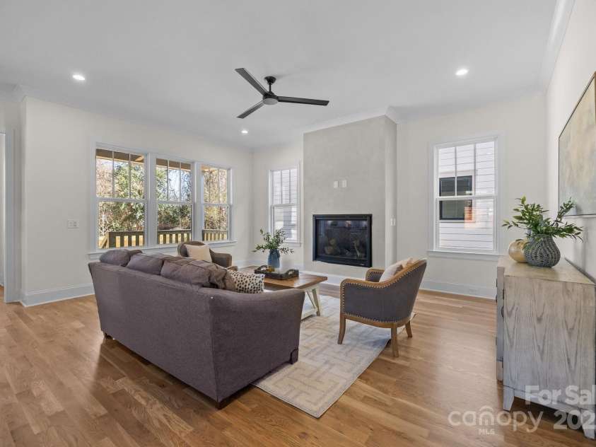 1824 Haines Street, Charlotte, NC 28216.  MLS# CAR4222128, YatesRealty ID 12278. Family room