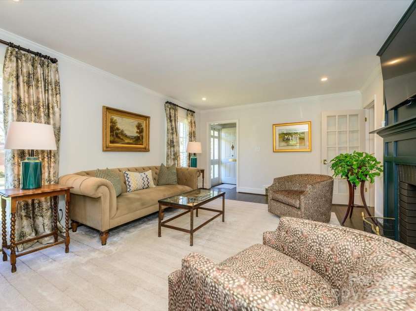 365 Anthony Circle, Charlotte, NC 28211.  MLS# CAR4226352, YatesRealty ID 1228. 