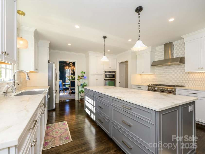 365 Anthony Circle, Charlotte, NC 28211.  MLS# CAR4226352, YatesRealty ID 1228. 