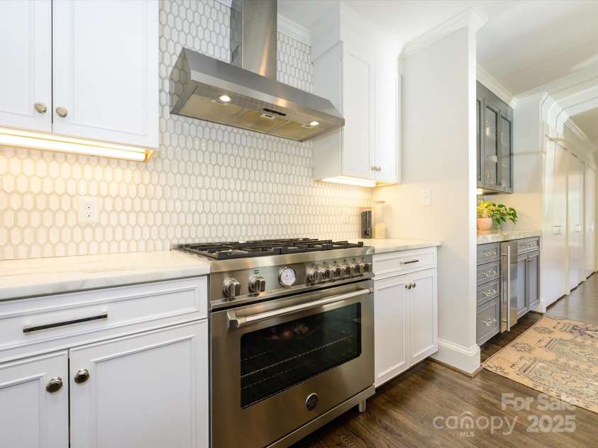 365 Anthony Circle, Charlotte, NC 28211.  MLS# CAR4226352, YatesRealty ID 1228. 