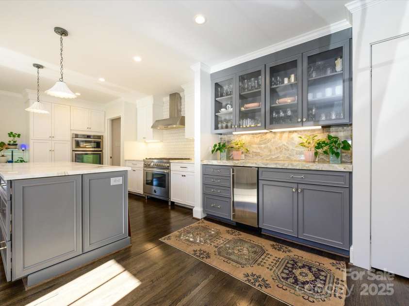 365 Anthony Circle, Charlotte, NC 28211.  MLS# CAR4226352, YatesRealty ID 1228. 
