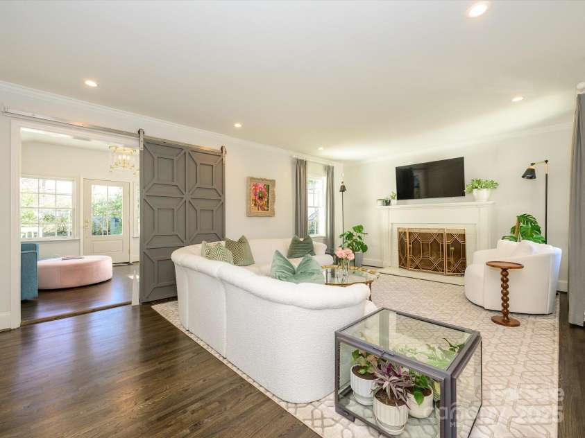 365 Anthony Circle, Charlotte, NC 28211.  MLS# CAR4226352, YatesRealty ID 1228. 