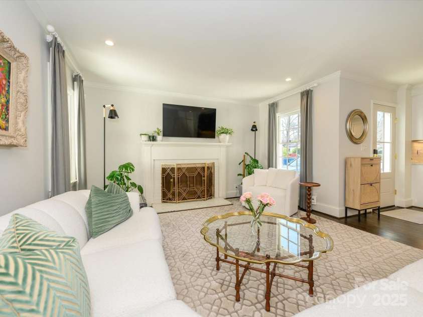365 Anthony Circle, Charlotte, NC 28211.  MLS# CAR4226352, YatesRealty ID 1228. 