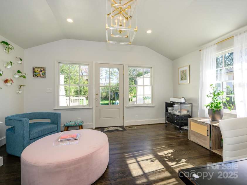 365 Anthony Circle, Charlotte, NC 28211.  MLS# CAR4226352, YatesRealty ID 1228. 