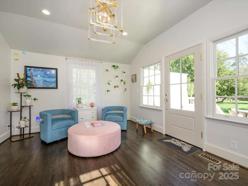 365 Anthony Circle, Charlotte, NC 28211.  MLS# CAR4226352, YatesRealty ID 1228. 