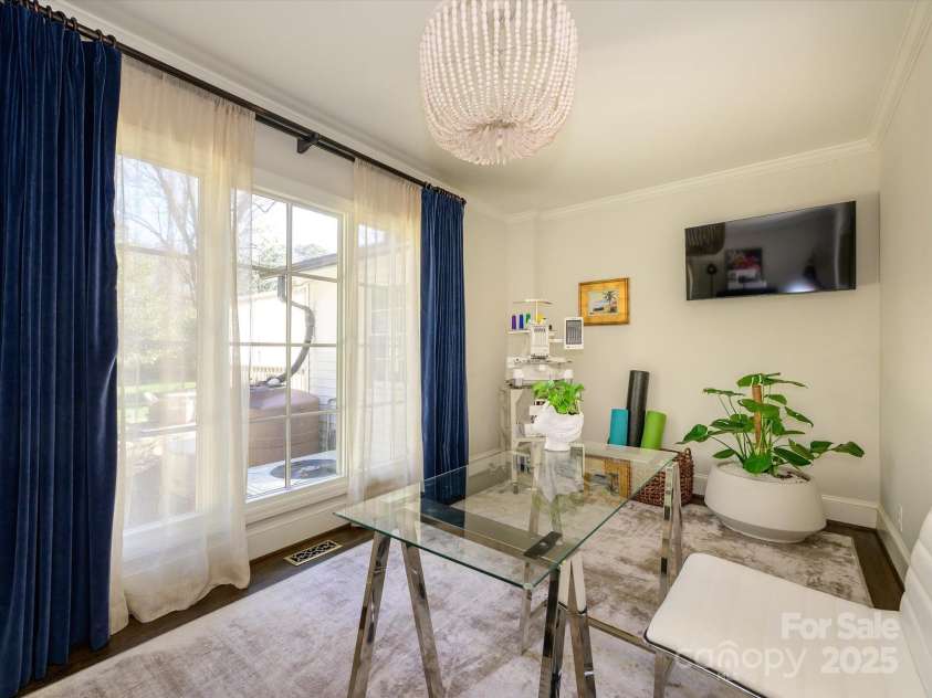 365 Anthony Circle, Charlotte, NC 28211.  MLS# CAR4226352, YatesRealty ID 1228. 