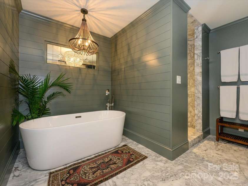 365 Anthony Circle, Charlotte, NC 28211.  MLS# CAR4226352, YatesRealty ID 1228. 