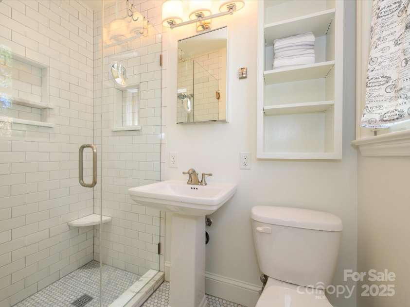 365 Anthony Circle, Charlotte, NC 28211.  MLS# CAR4226352, YatesRealty ID 1228. 