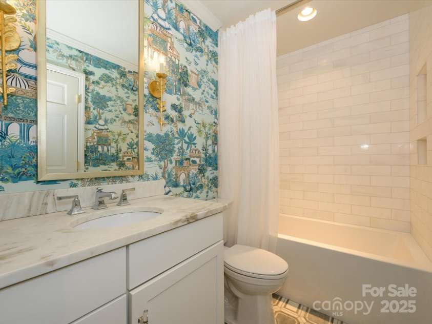 365 Anthony Circle, Charlotte, NC 28211.  MLS# CAR4226352, YatesRealty ID 1228. 