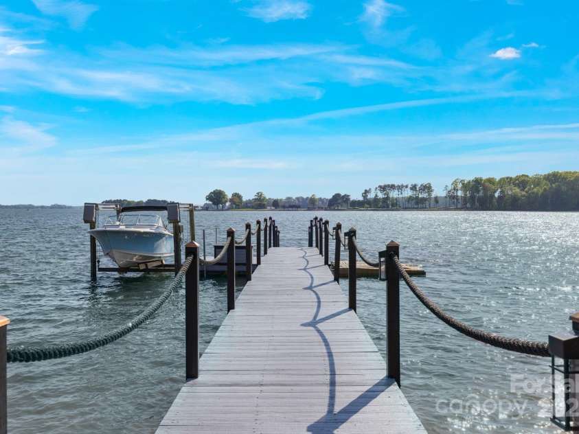 356 Yacht Road, Mooresville, NC 28117.  MLS# CAR4249554, YatesRealty ID 12280. Floating Dock