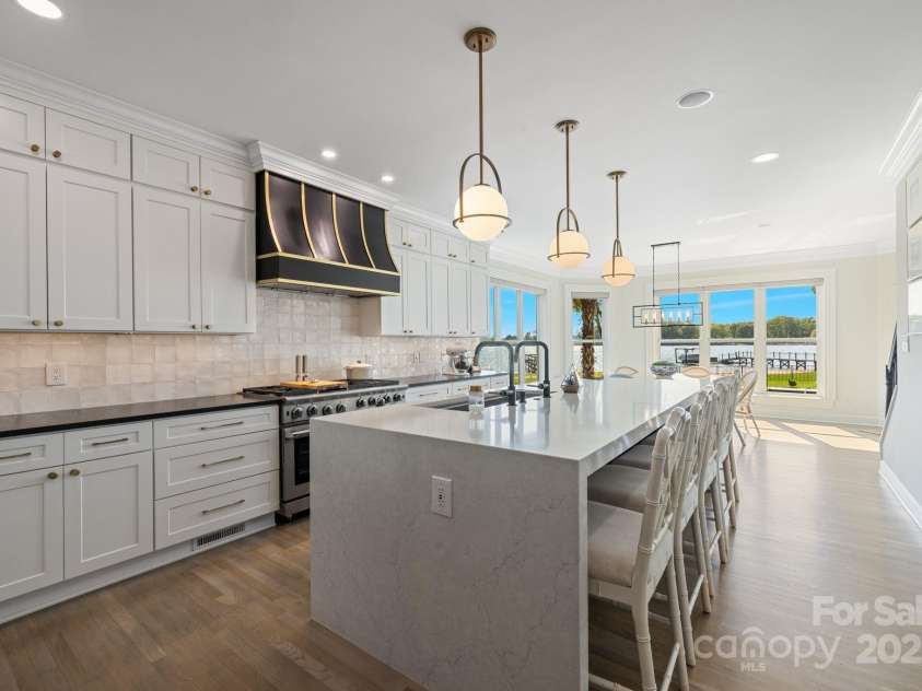 356 Yacht Road, Mooresville, NC 28117.  MLS# CAR4249554, YatesRealty ID 12280. Kitchen