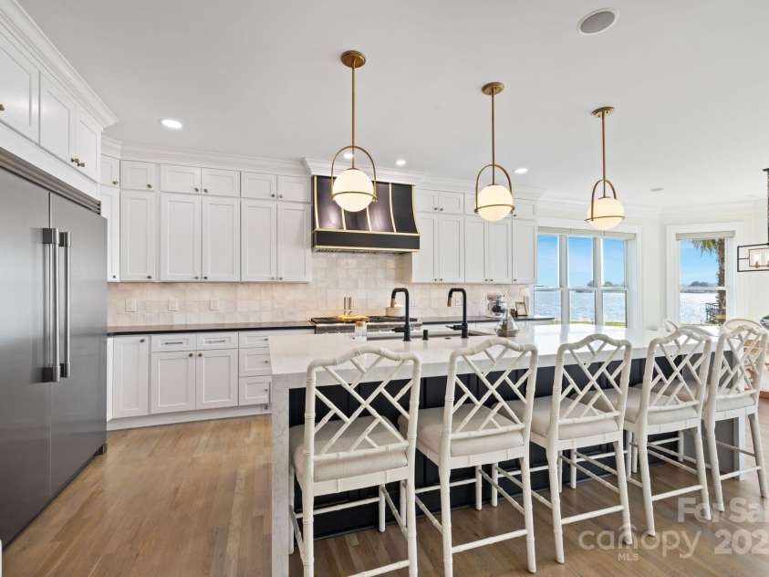 356 Yacht Road, Mooresville, NC 28117.  MLS# CAR4249554, YatesRealty ID 12280. Kitchen