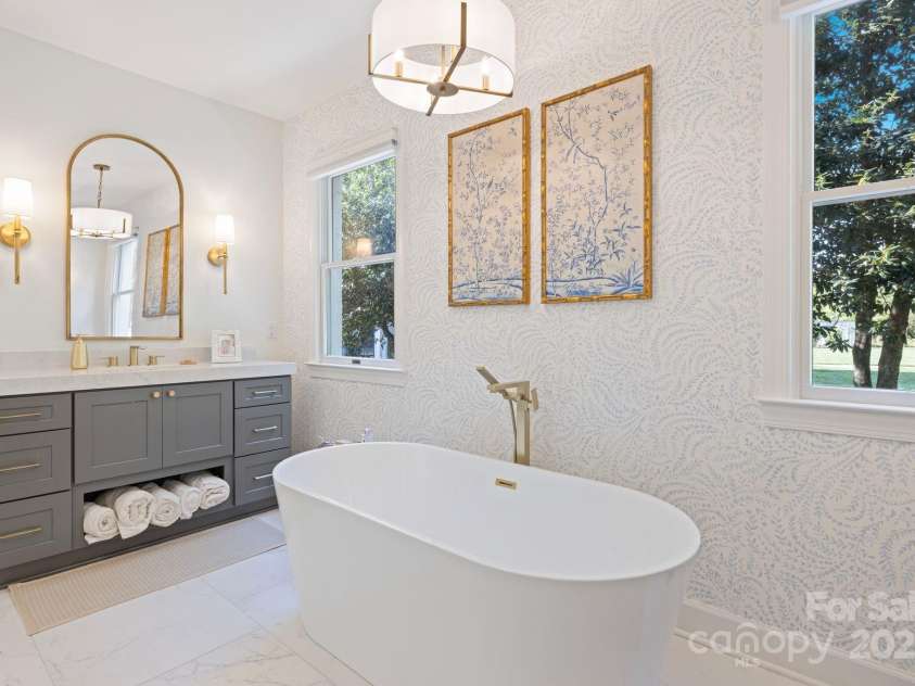 356 Yacht Road, Mooresville, NC 28117.  MLS# CAR4249554, YatesRealty ID 12280. Main Level Primary Bathroom
