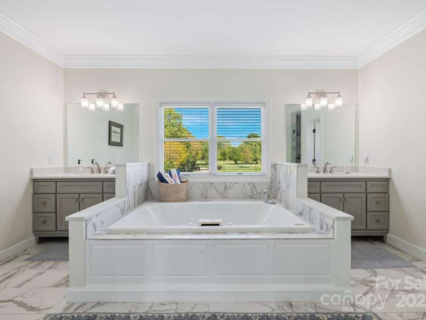 356 Yacht Road, Mooresville, NC 28117.  MLS# CAR4249554, YatesRealty ID 12280. Secondary Primary Bathroom
