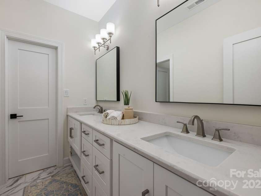 356 Yacht Road, Mooresville, NC 28117.  MLS# CAR4249554, YatesRealty ID 12280. Shared Bathroom