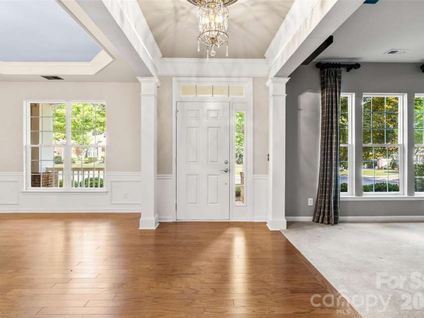 9332 Whistling Straits Drive, Fort Mill, SC 29707.  MLS# CAR4332758, YatesRealty ID 12280. Entry Hall