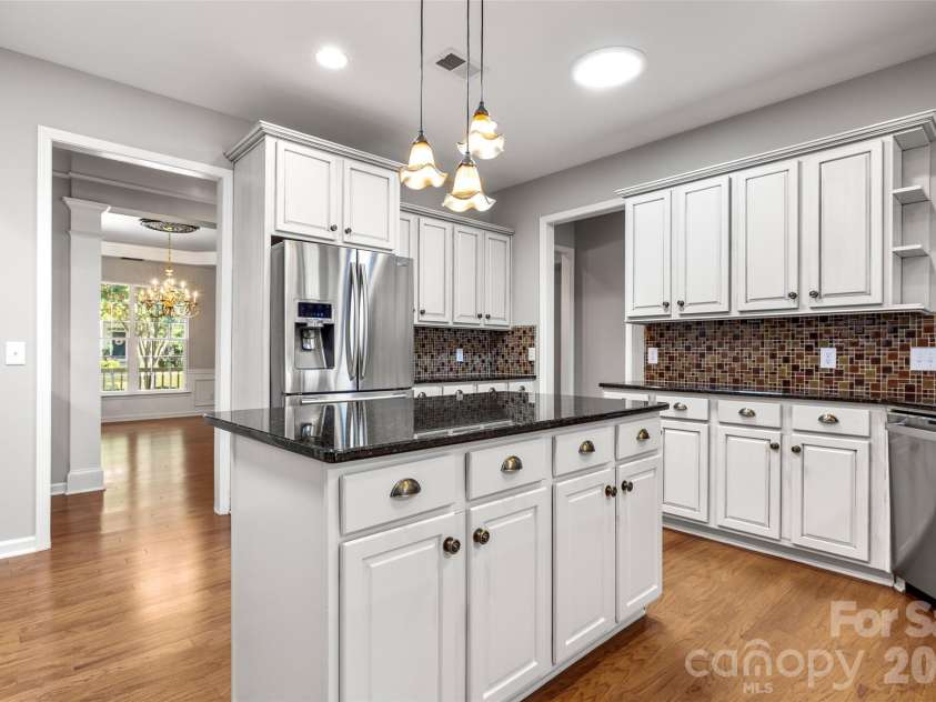 9332 Whistling Straits Drive, Fort Mill, SC 29707.  MLS# CAR4332758, YatesRealty ID 12280. Gourmet kitchen w/ S/S appliances