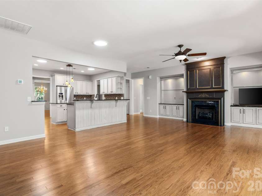 9332 Whistling Straits Drive, Fort Mill, SC 29707.  MLS# CAR4332758, YatesRealty ID 12280. Great room has built ins