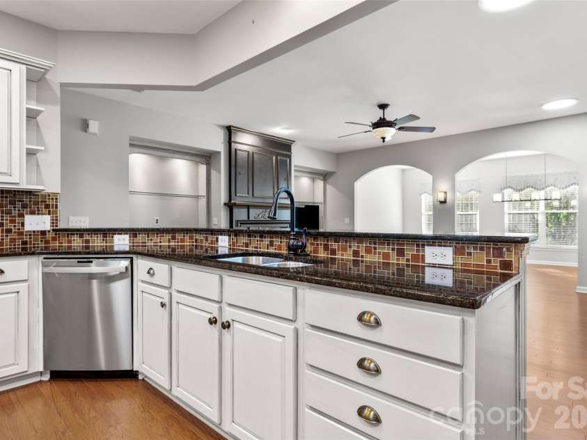 9332 Whistling Straits Drive, Fort Mill, SC 29707.  MLS# CAR4332758, YatesRealty ID 12280. Kitchen has bar/counter connecting to great room
