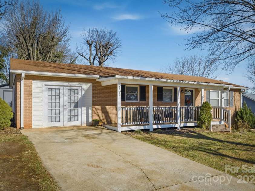 102 Page Street, Morganton, NC 28655.  MLS# CAR4328155, YatesRealty ID 12281. 
