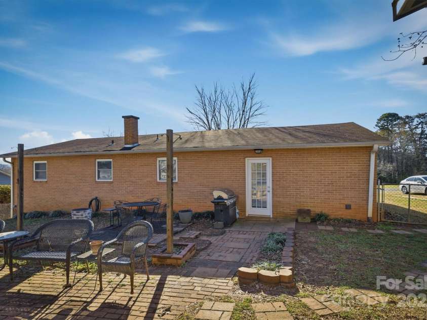 102 Page Street, Morganton, NC 28655.  MLS# CAR4328155, YatesRealty ID 12281. 