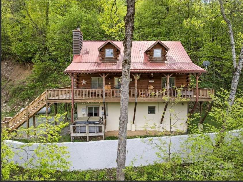 96 Trails End Lane, Maggie Valley, NC 28751.  MLS# CAR4254858, YatesRealty ID 12282. 