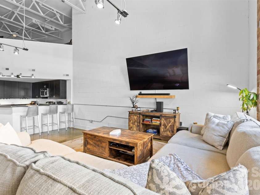 925 Westmere Avenue, Charlotte, NC 28208.  MLS# CAR4303836, YatesRealty ID 12284. 