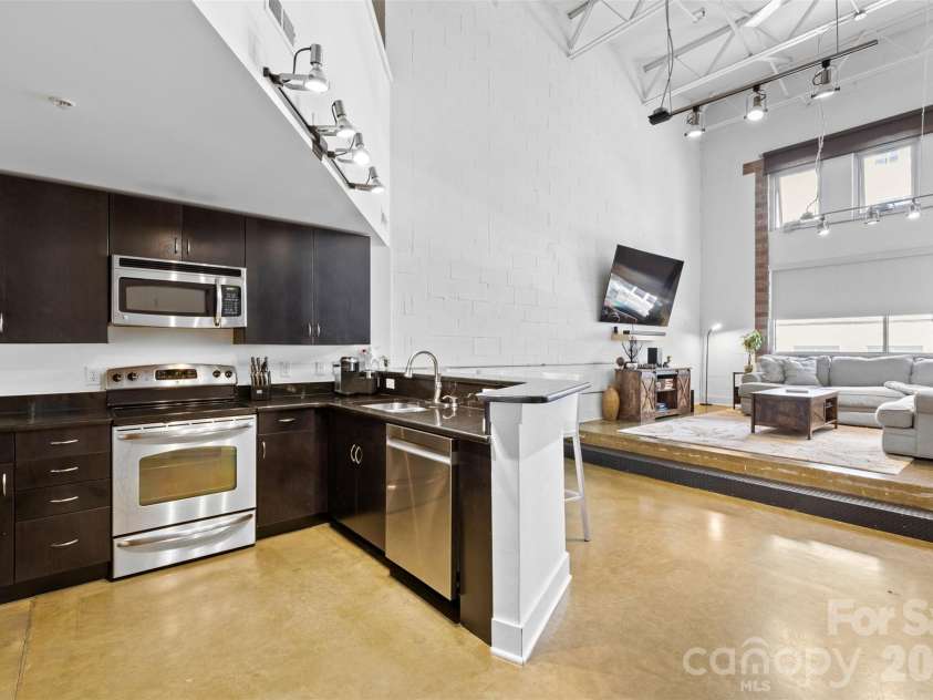 925 Westmere Avenue, Charlotte, NC 28208.  MLS# CAR4303836, YatesRealty ID 12284. 