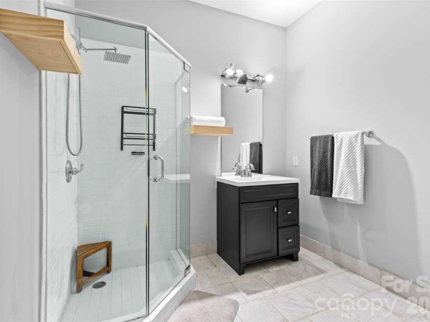 925 Westmere Avenue, Charlotte, NC 28208.  MLS# CAR4303836, YatesRealty ID 12284. 