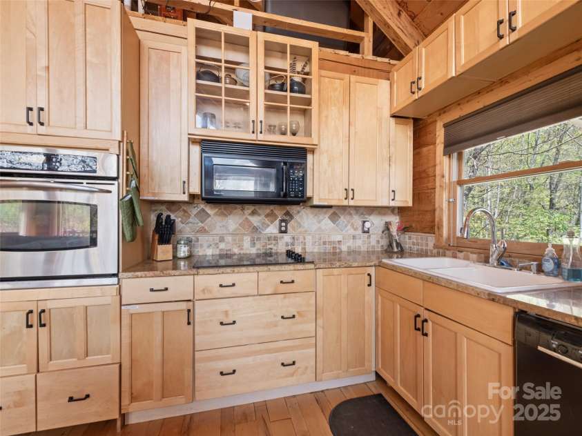 16 Sutton Knob Road, Maggie Valley, NC 28751.  MLS# CAR4256400, YatesRealty ID 12285. 