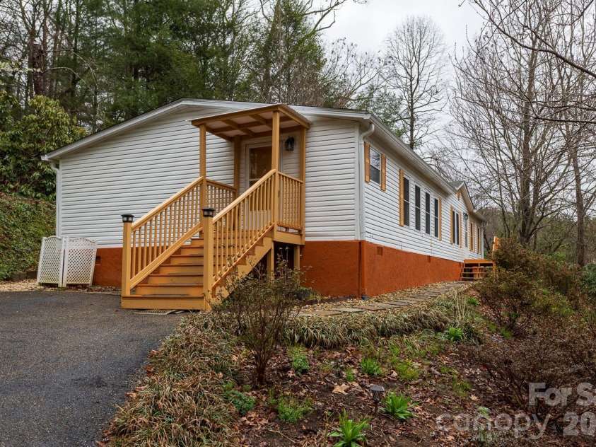 10 Savannah Circle, Leicester, NC 28748.  MLS# CAR4357937, YatesRealty ID 12288. 