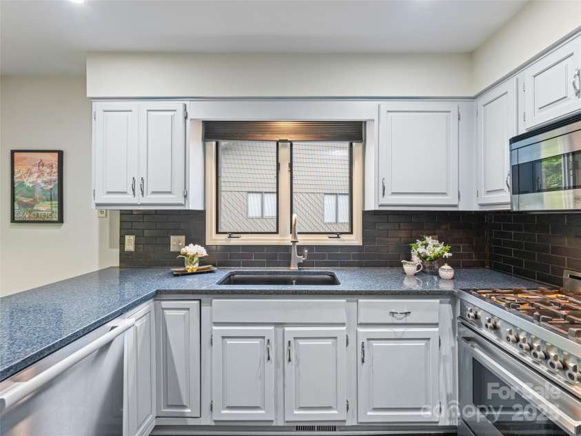 1901 Timber Trail, Asheville, NC 28804.  MLS# CAR4252207, YatesRealty ID 12288. 