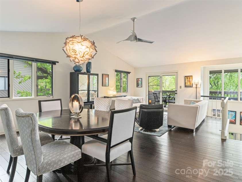 1901 Timber Trail, Asheville, NC 28804.  MLS# CAR4252207, YatesRealty ID 12288. Large Great Room with vaulted ceiling, wood floors and walls of windows.   Natural light fills the room .