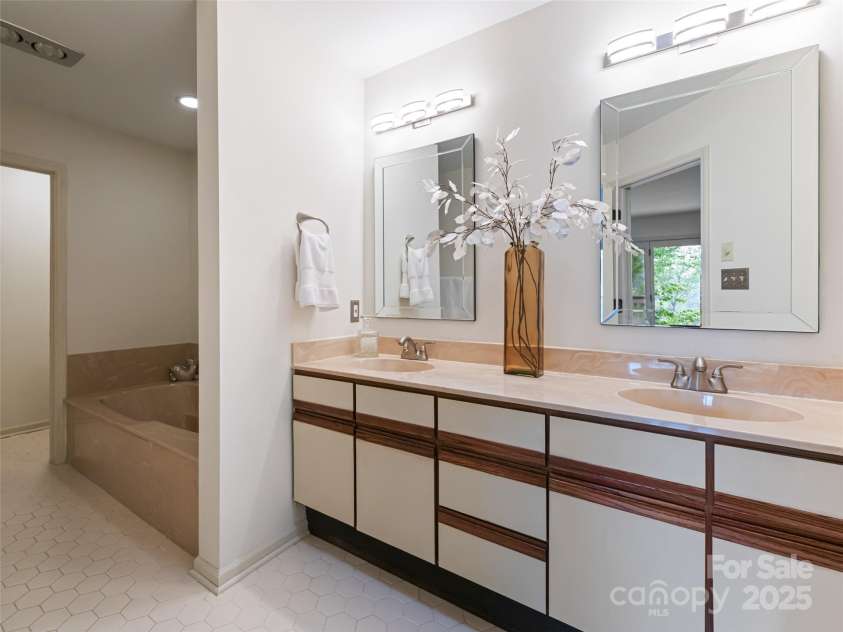 1901 Timber Trail, Asheville, NC 28804.  MLS# CAR4252207, YatesRealty ID 12288. Primary Bath with dual sinks, soaking tub and walk-in shower