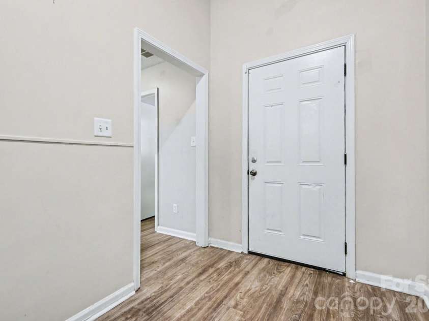 10418 Brawley Lane, Charlotte, NC 28215.  MLS# CAR4367134, YatesRealty ID 12289. 