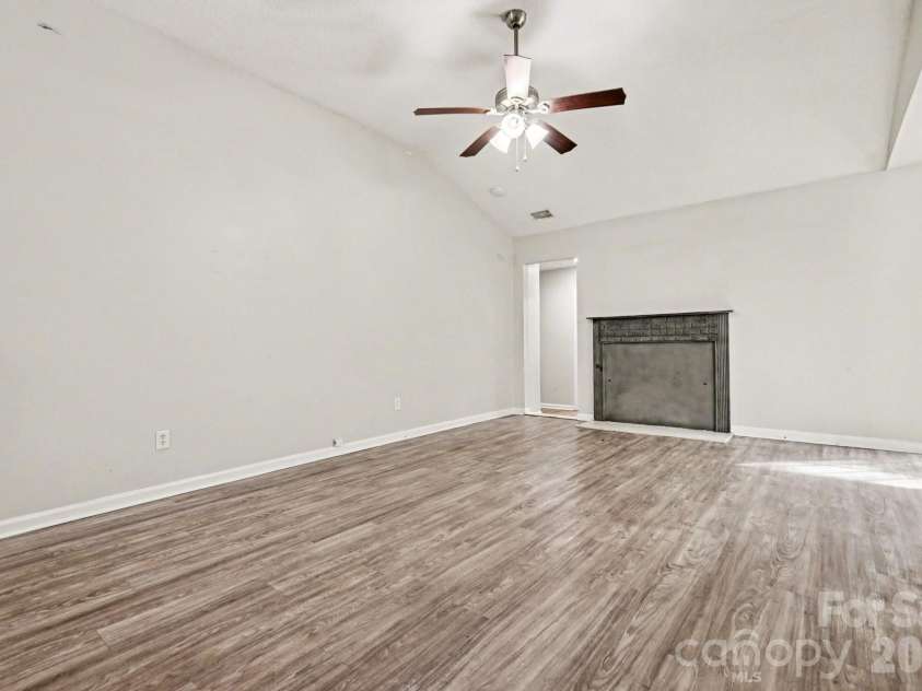 10418 Brawley Lane, Charlotte, NC 28215.  MLS# CAR4367134, YatesRealty ID 12289. 