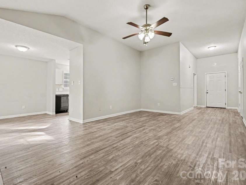 10418 Brawley Lane, Charlotte, NC 28215.  MLS# CAR4367134, YatesRealty ID 12289. 